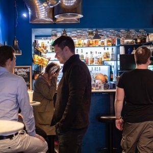 https://prozentbuch.s3.eu-central-1.amazonaws.com/prod/bildmaterial/basel-nachtleben-blaupause_cocktailbar_7.jpg