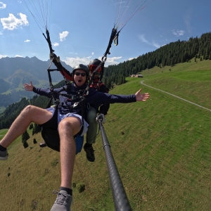 https://prozentbuch.s3.eu-central-1.amazonaws.com/prod/bildmaterial/luzern-freizeit-freeminds_paragliding_0.jpg