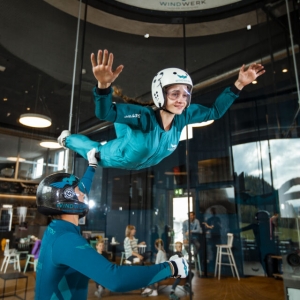 https://prozentbuch.s3.eu-central-1.amazonaws.com/prod/bildmaterial/zuerich-freizeit-windwerk_indoor_skydiving.jpeg