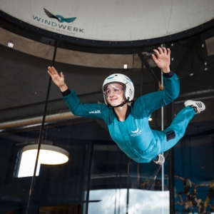 https://prozentbuch.s3.eu-central-1.amazonaws.com/prod/bildmaterial/zuerich-freizeit-windwerk_indoor_skydiving_0.jpeg